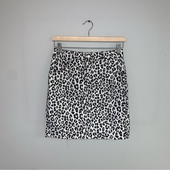 H&M Denim Mini Skirt Women’s Size 6 US White  Leopard Print Raw-Edge Hem‎ NWOT - Picture 2 of 8